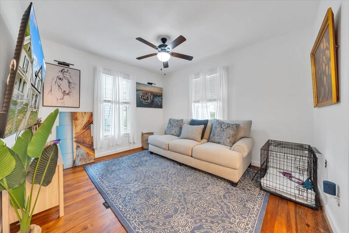 709 Stewart AVE SE - Photo 7