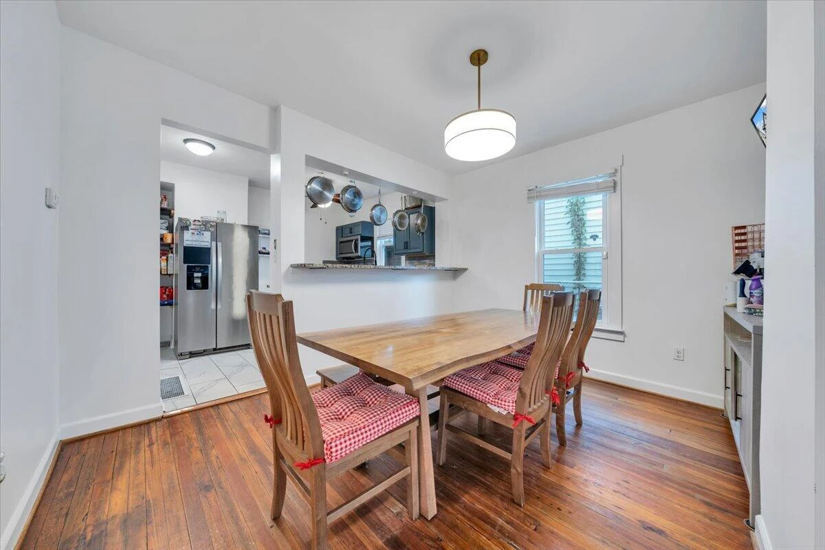 709 Stewart AVE SE - Photo 10