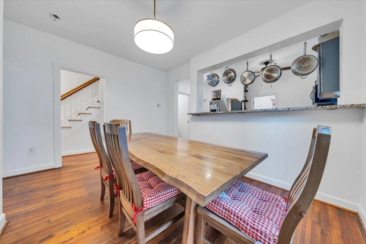 709 Stewart AVE SE - Photo 11