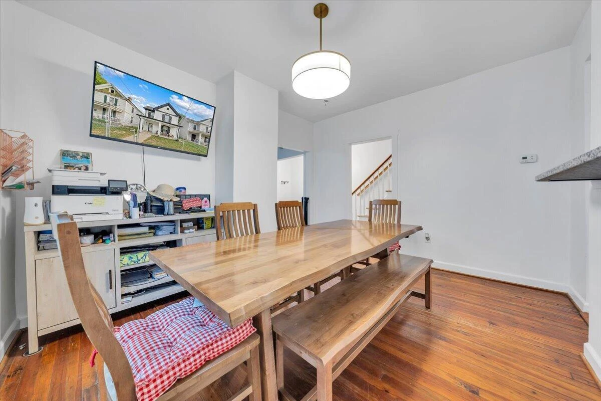 709 Stewart AVE SE - Photo 12