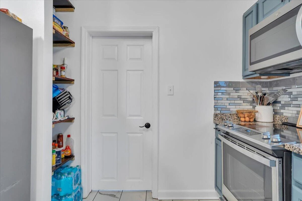 709 Stewart AVE SE - Photo 20
