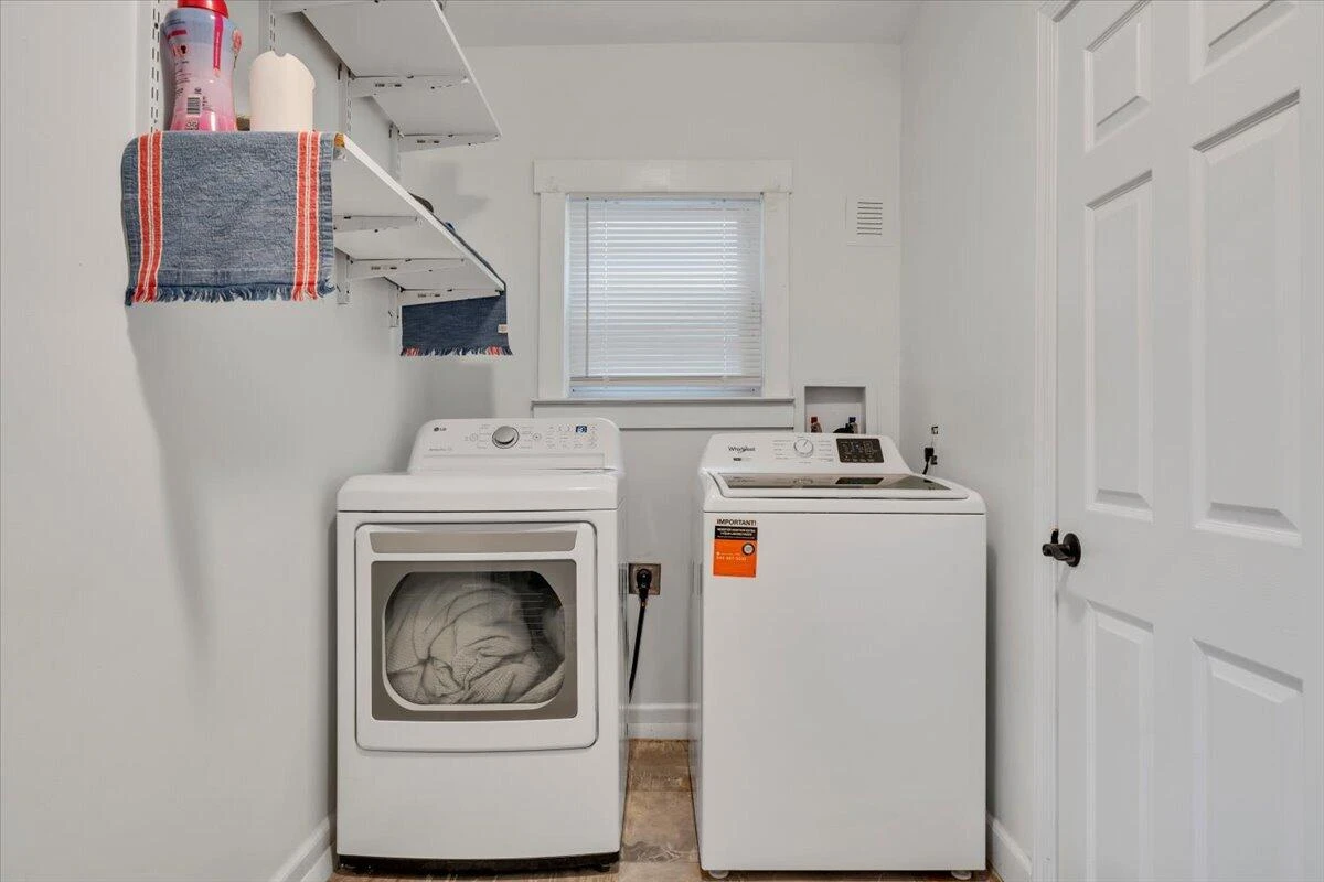 709 Stewart AVE SE - Photo 22