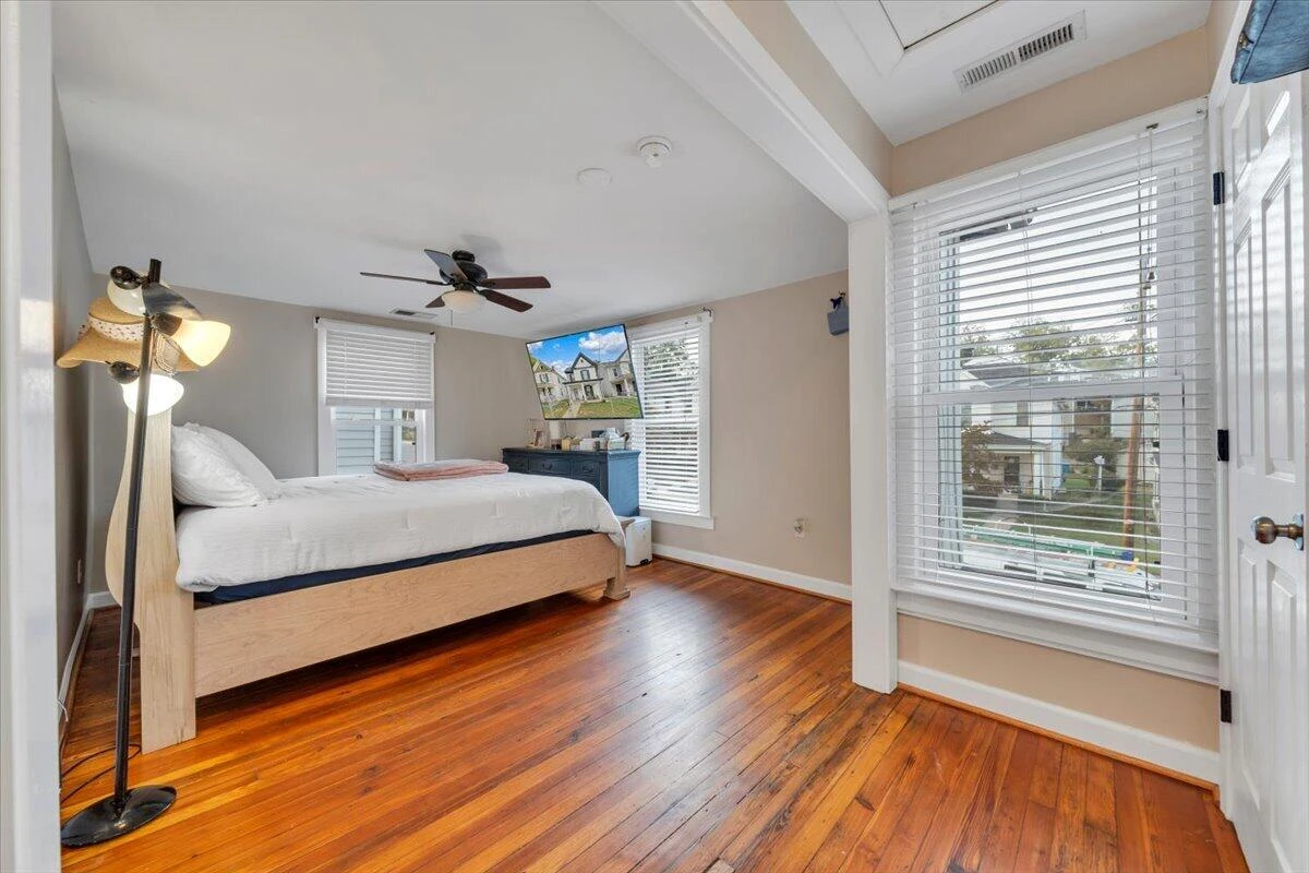 709 Stewart AVE SE - Photo 26