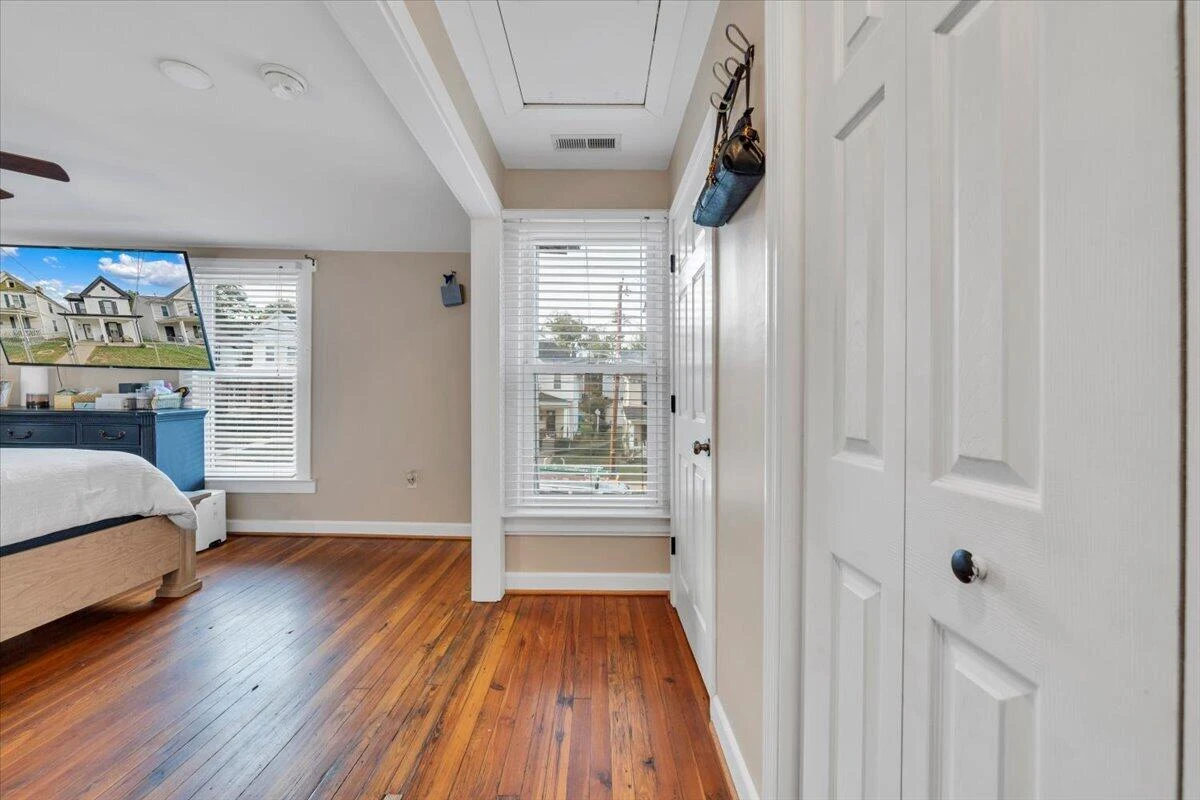 709 Stewart AVE SE - Photo 28