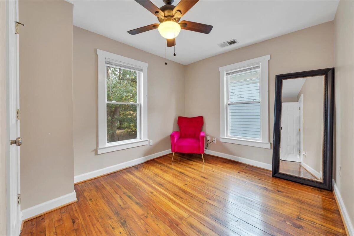 709 Stewart AVE SE - Photo 31