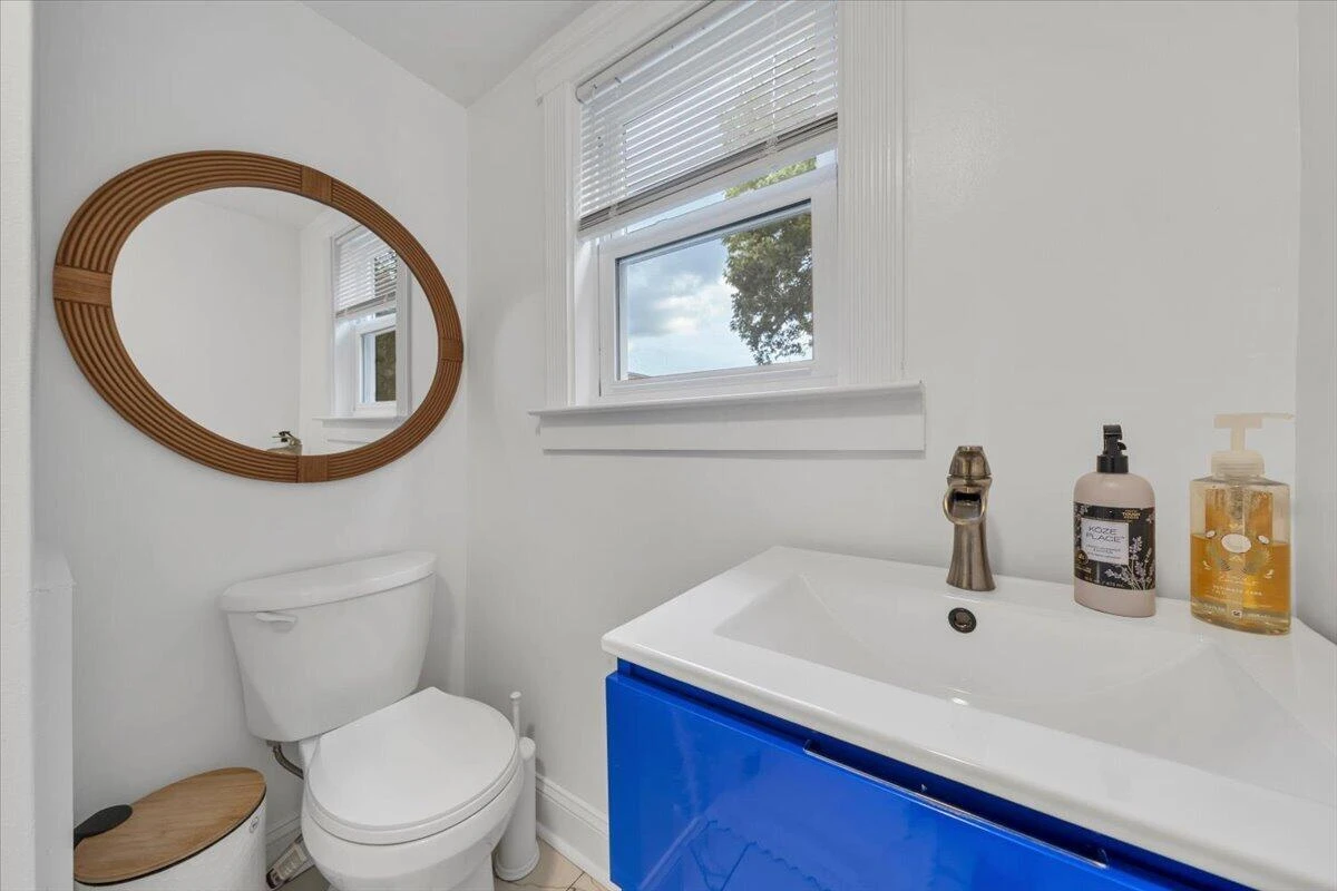 709 Stewart AVE SE - Photo 32