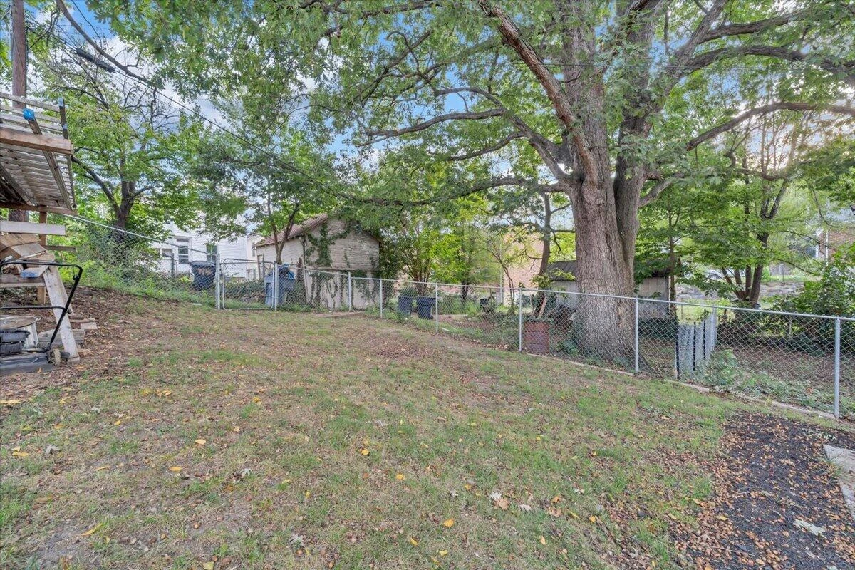709 Stewart AVE SE - Photo 36