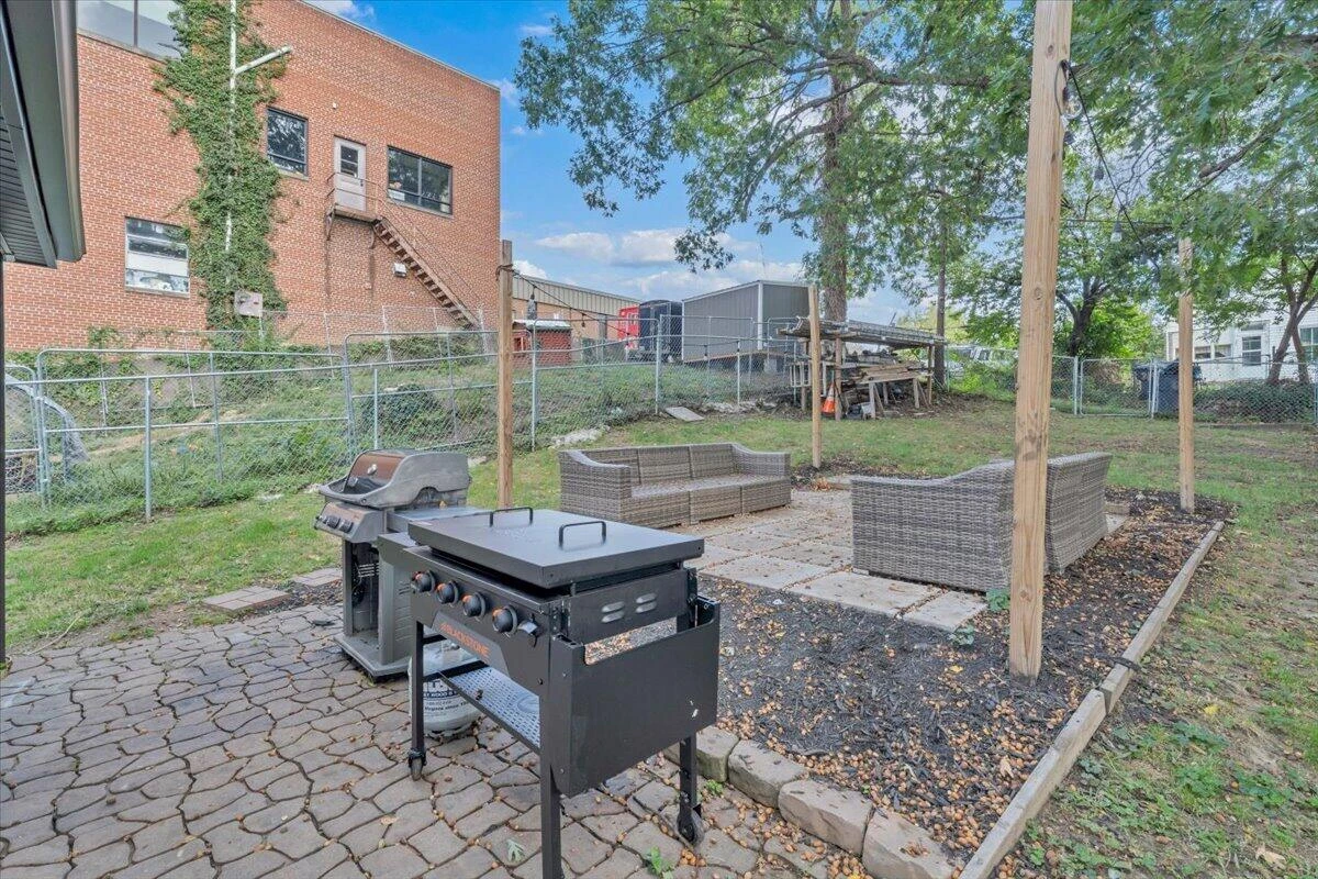 709 Stewart AVE SE - Photo 37