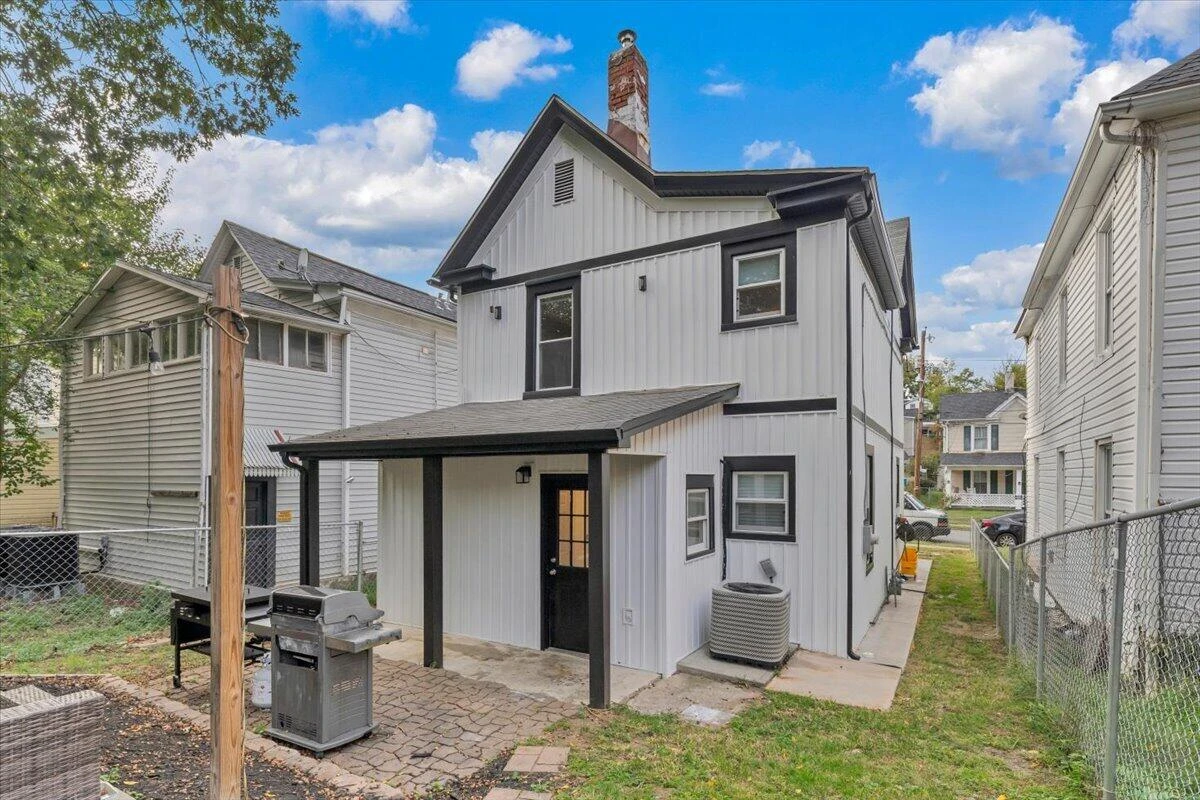 709 Stewart AVE SE - Photo 40