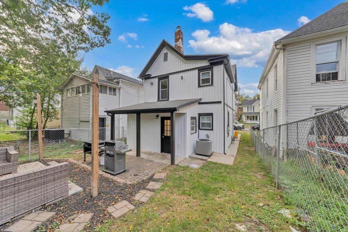 709 Stewart AVE SE - Photo 41