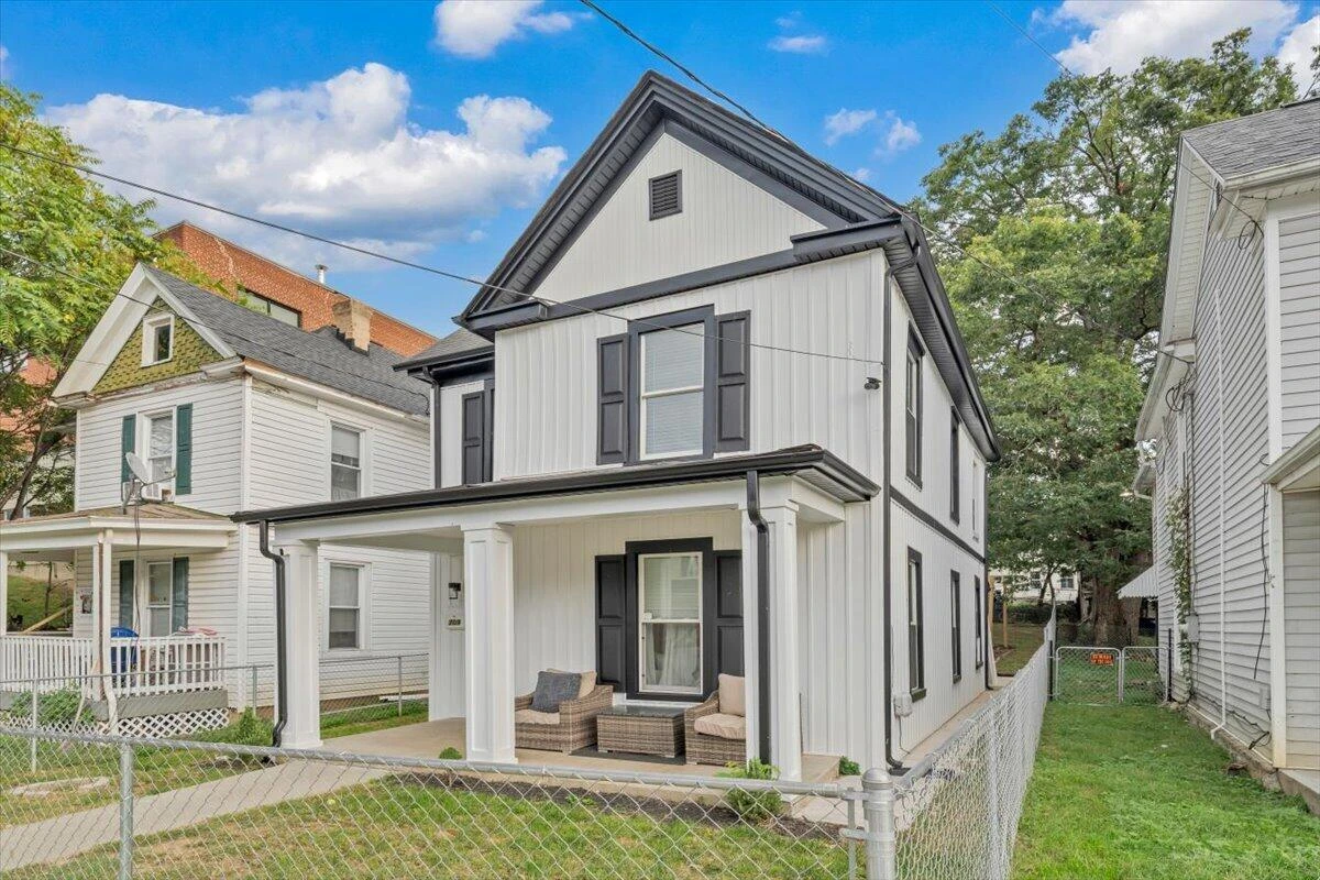 709 Stewart AVE SE - Photo 44