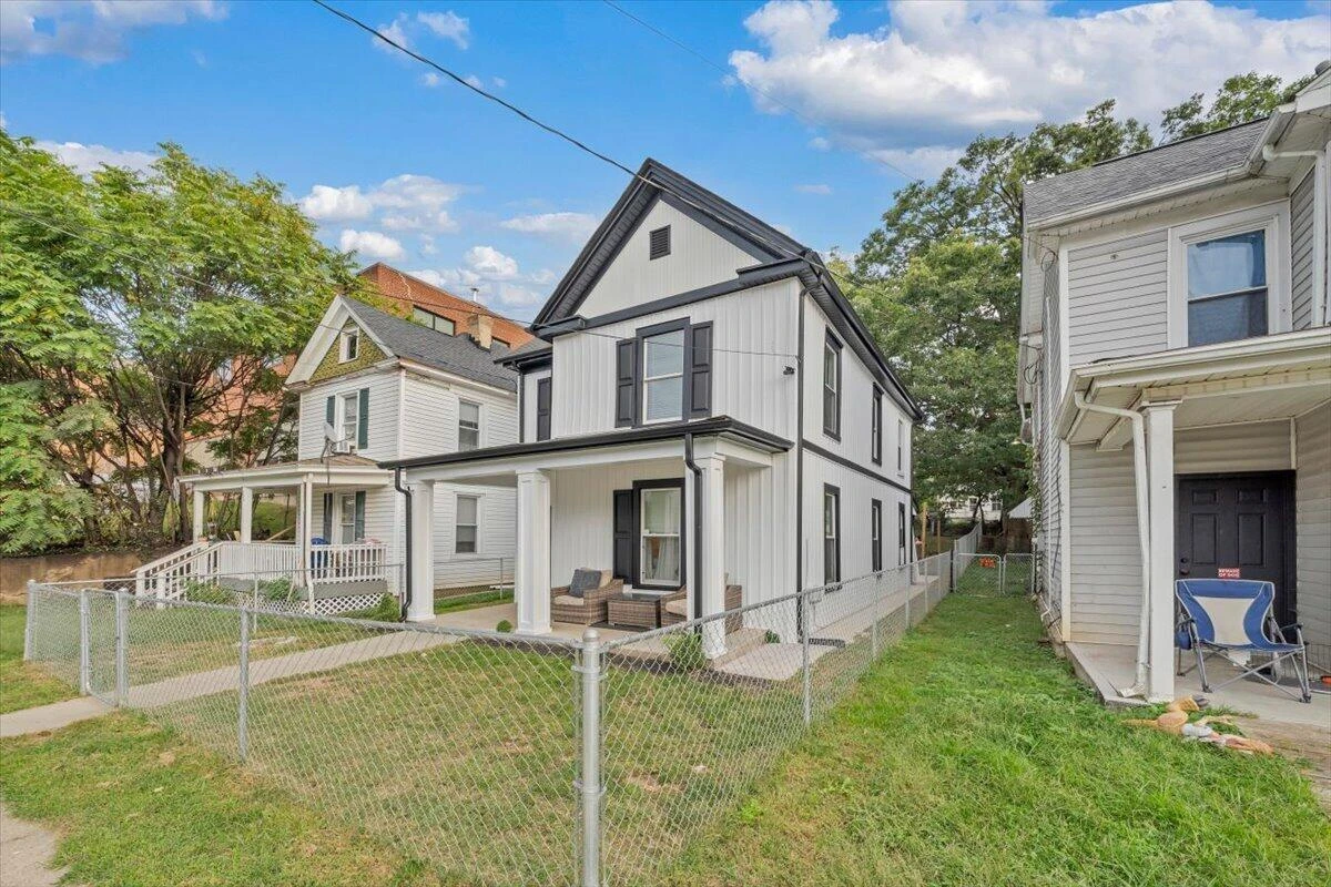 709 Stewart AVE SE - Photo 45