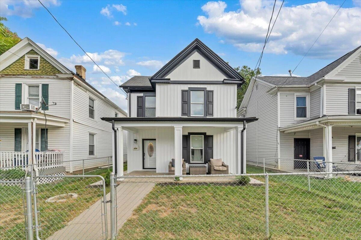 709 Stewart AVE SE - Photo 46