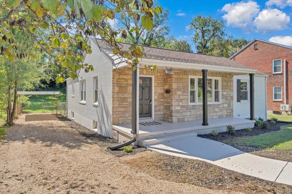 2416 Brandon AVE SW - Photo 4