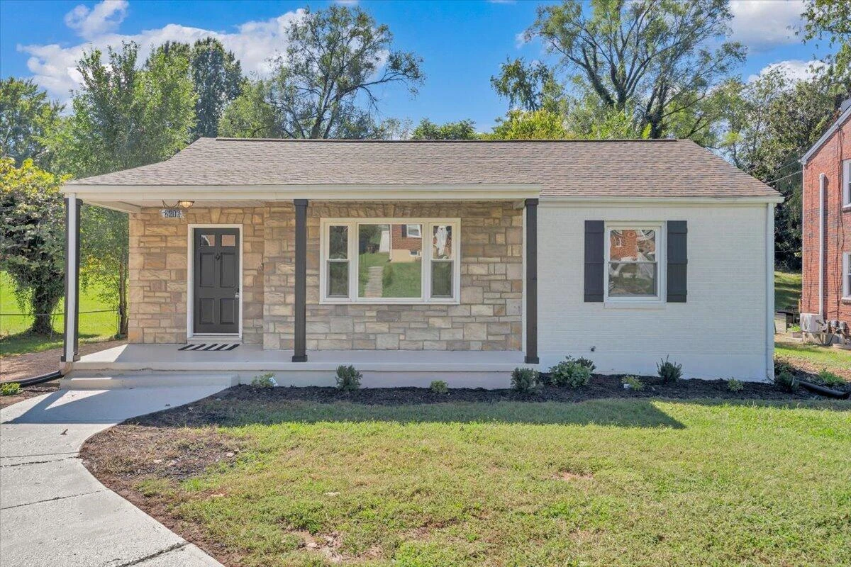 2416 Brandon AVE SW - Photo 3