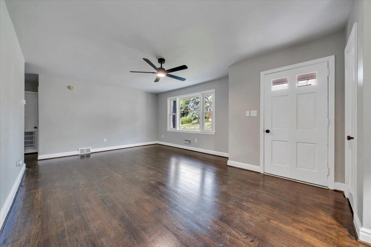 2416 Brandon AVE SW - Photo 6