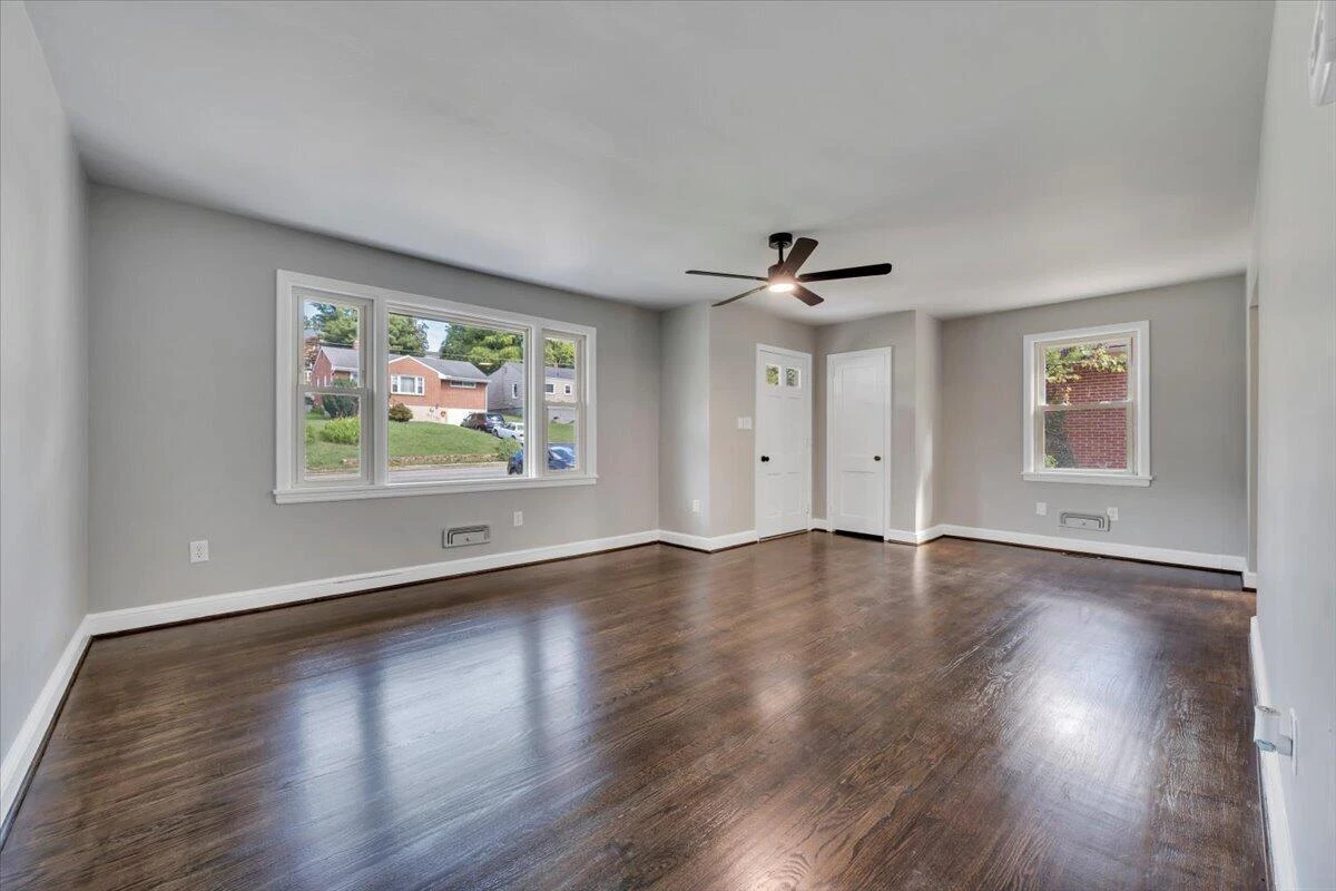 2416 Brandon AVE SW - Photo 8