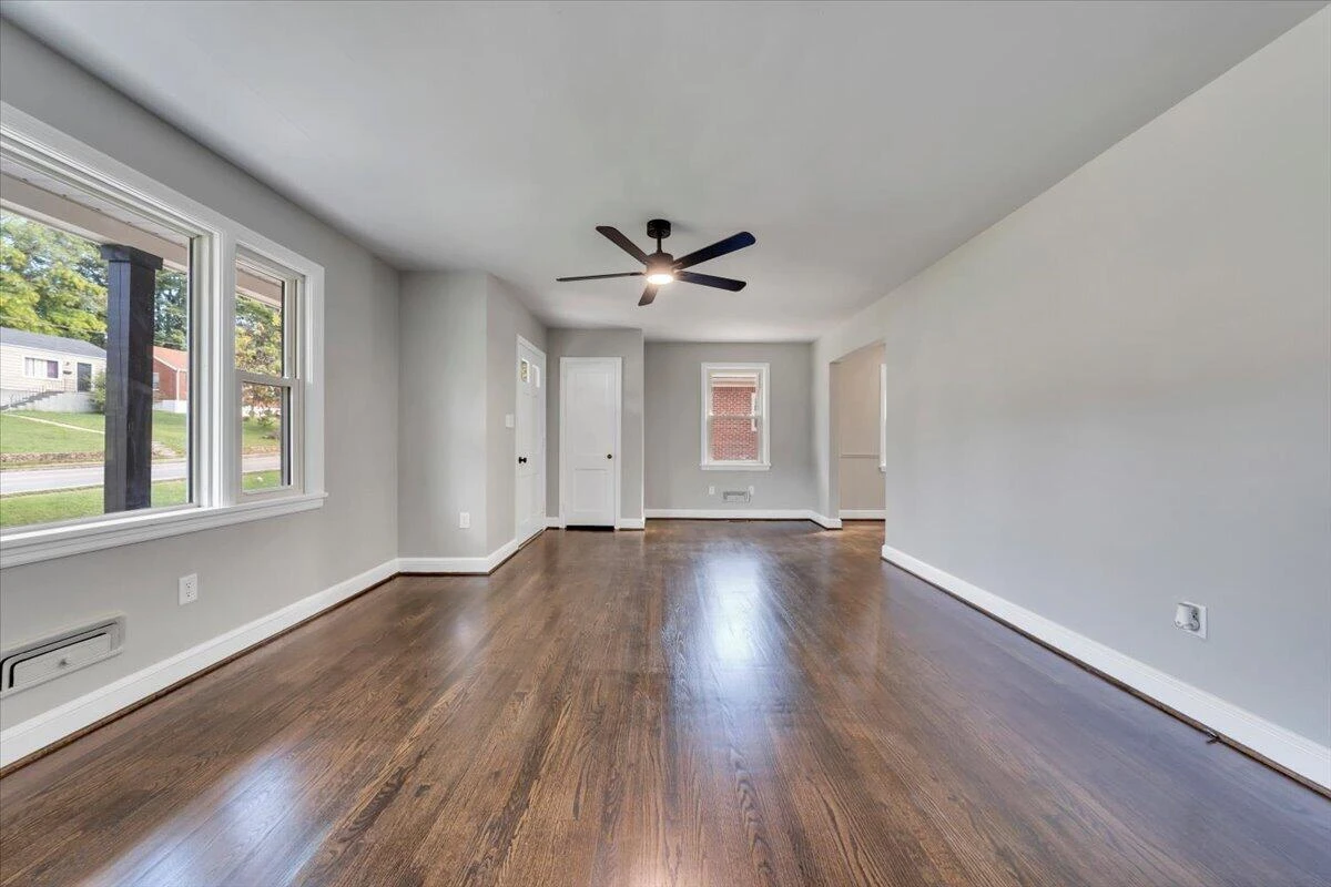2416 Brandon AVE SW - Photo 9