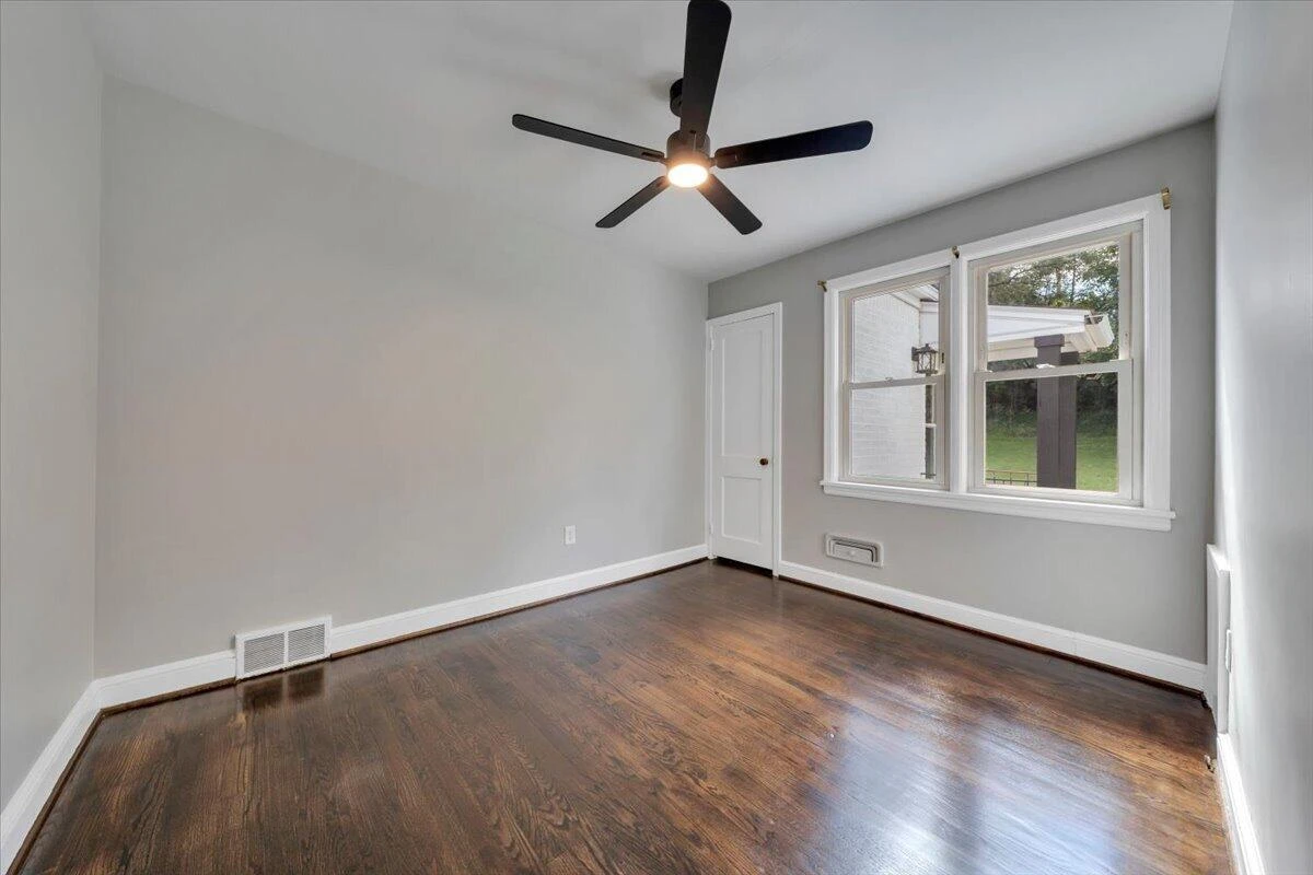 2416 Brandon AVE SW - Photo 18