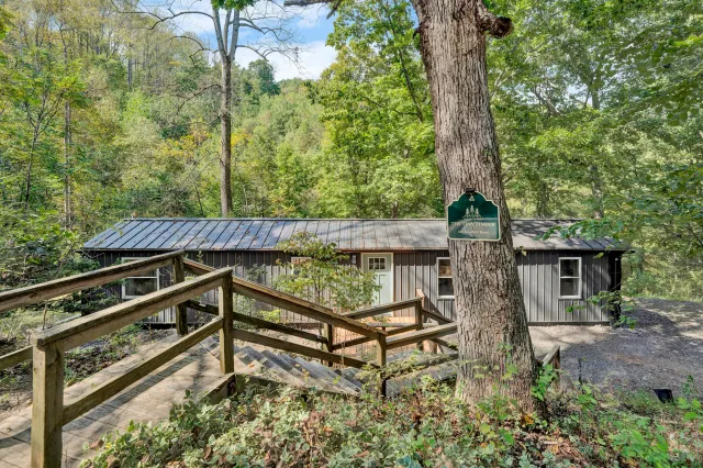 106 Deerhill RD