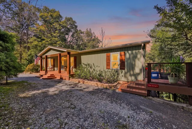 111 Deerhill RD
