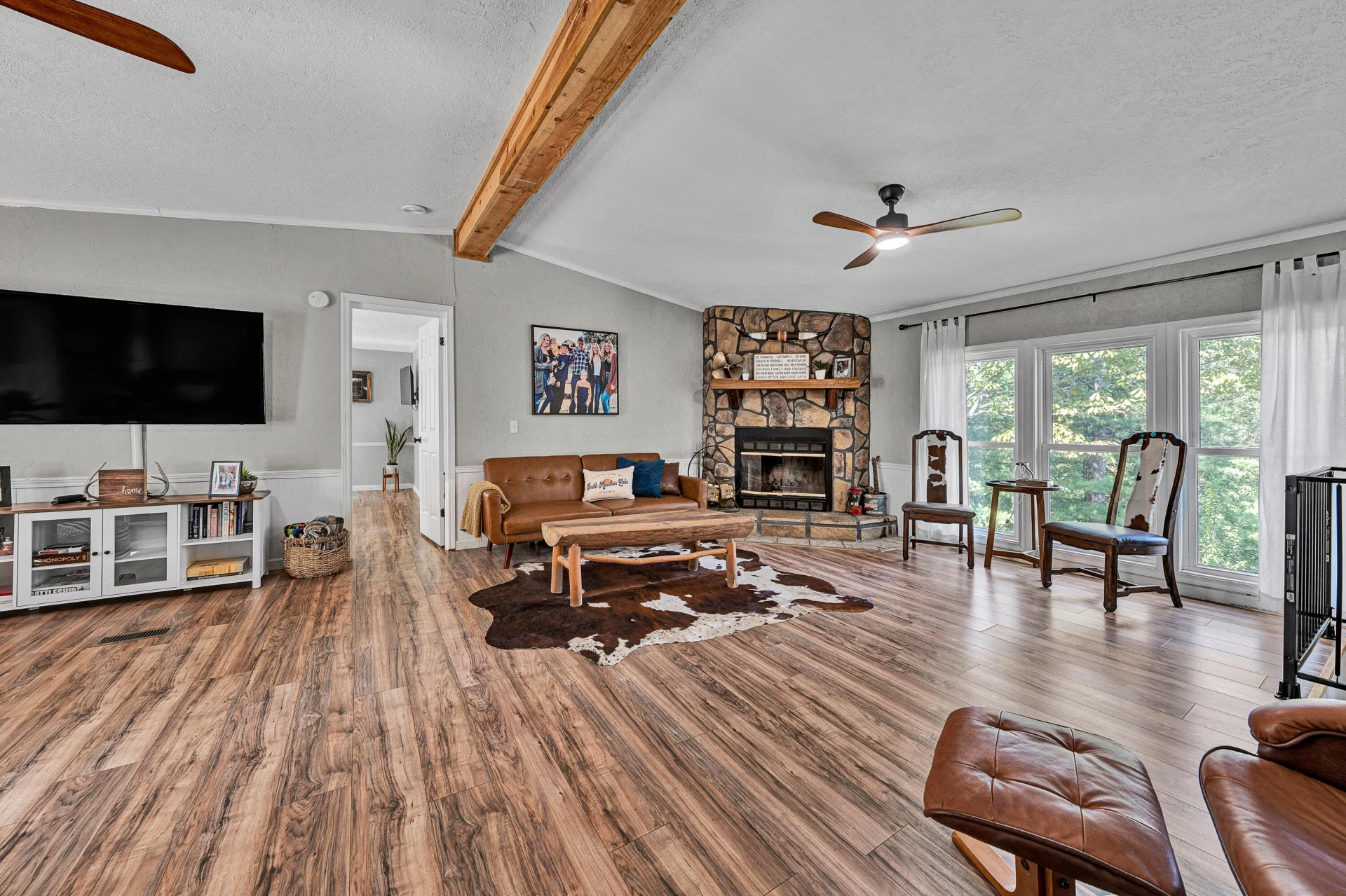 111 Deerhill RD - Photo 3