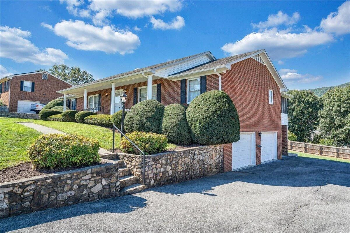 5118 Jonathan LN - Photo 3
