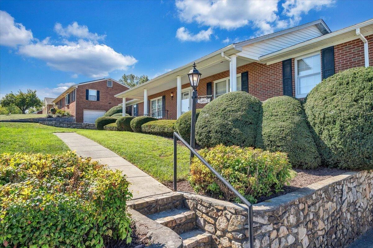 5118 Jonathan LN - Photo 4