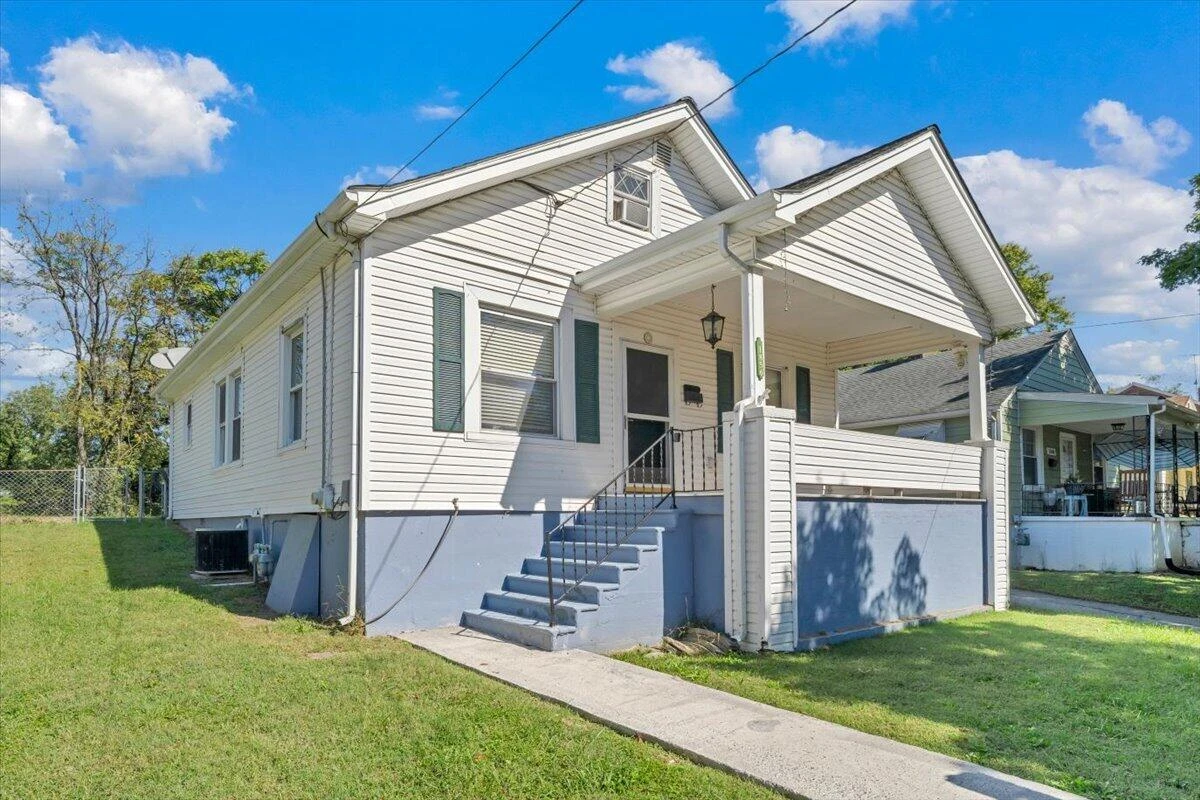 1856 Kenwood BLVD SE - Photo 2