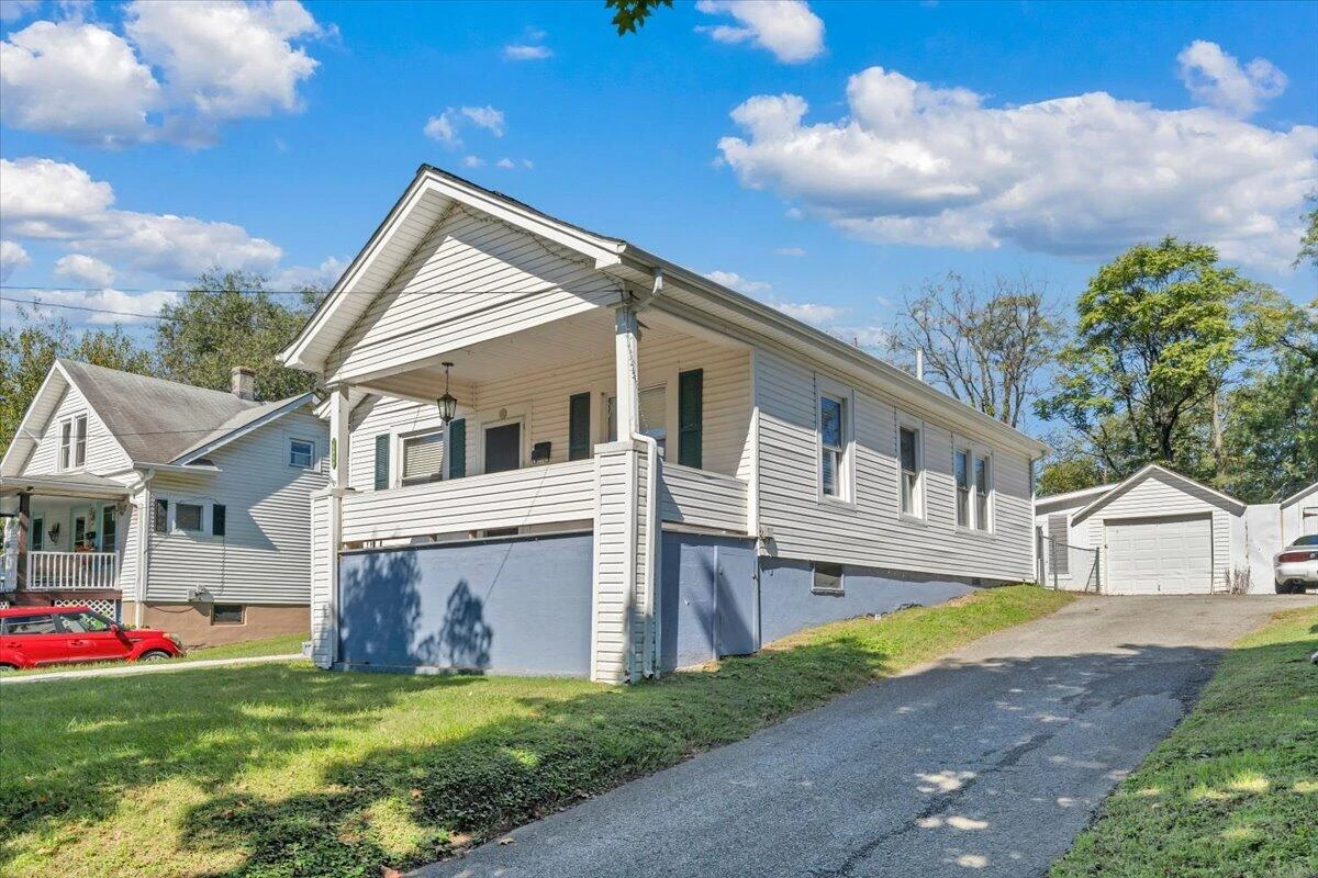 1856 Kenwood BLVD SE - Photo 4