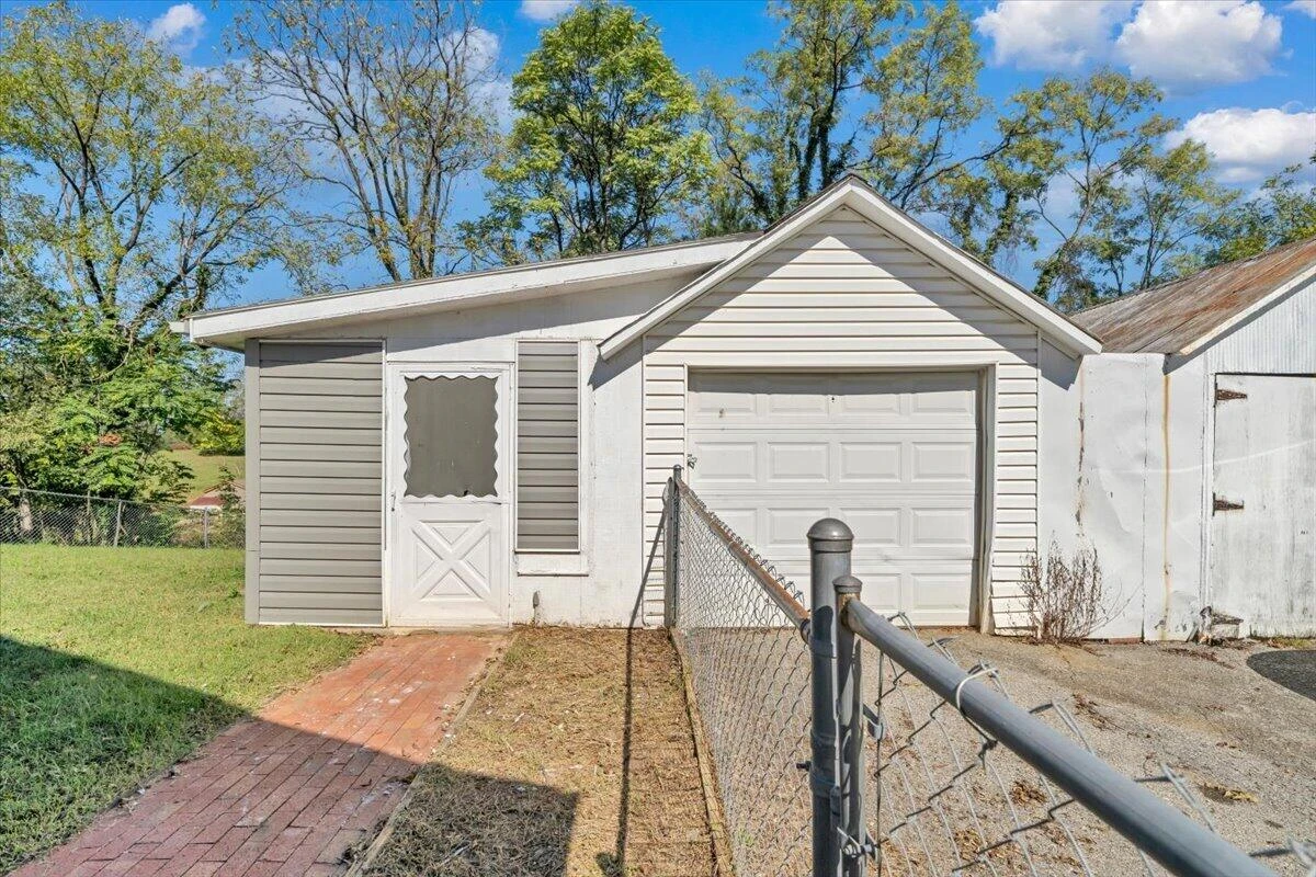 1856 Kenwood BLVD SE - Photo 23