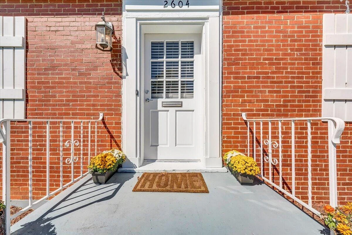 2604 Vancouver DR NW - Photo 4