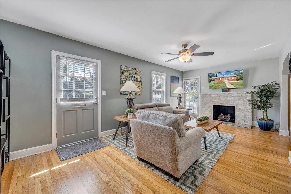 2604 Vancouver DR NW - Photo 5