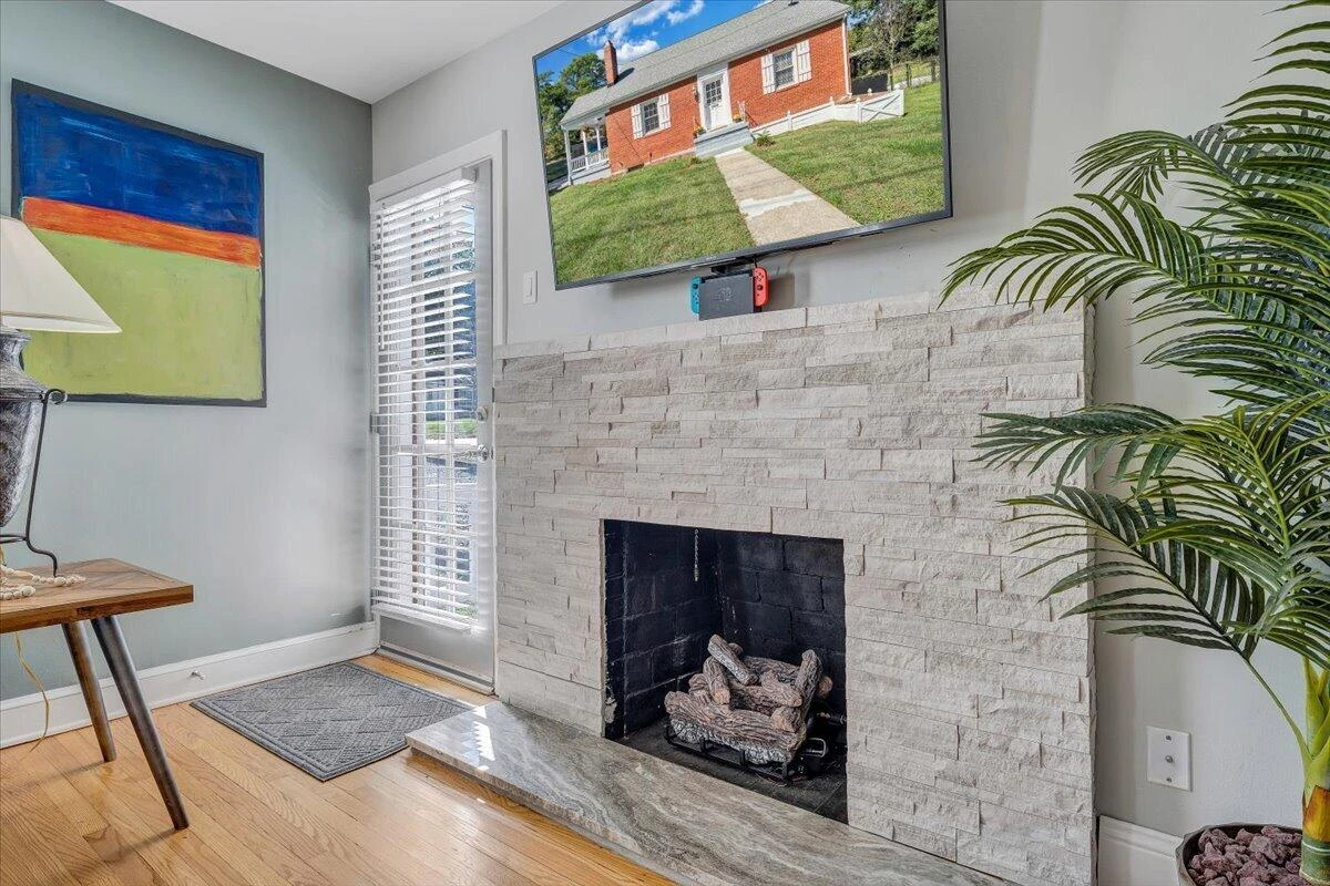 2604 Vancouver DR NW - Photo 8