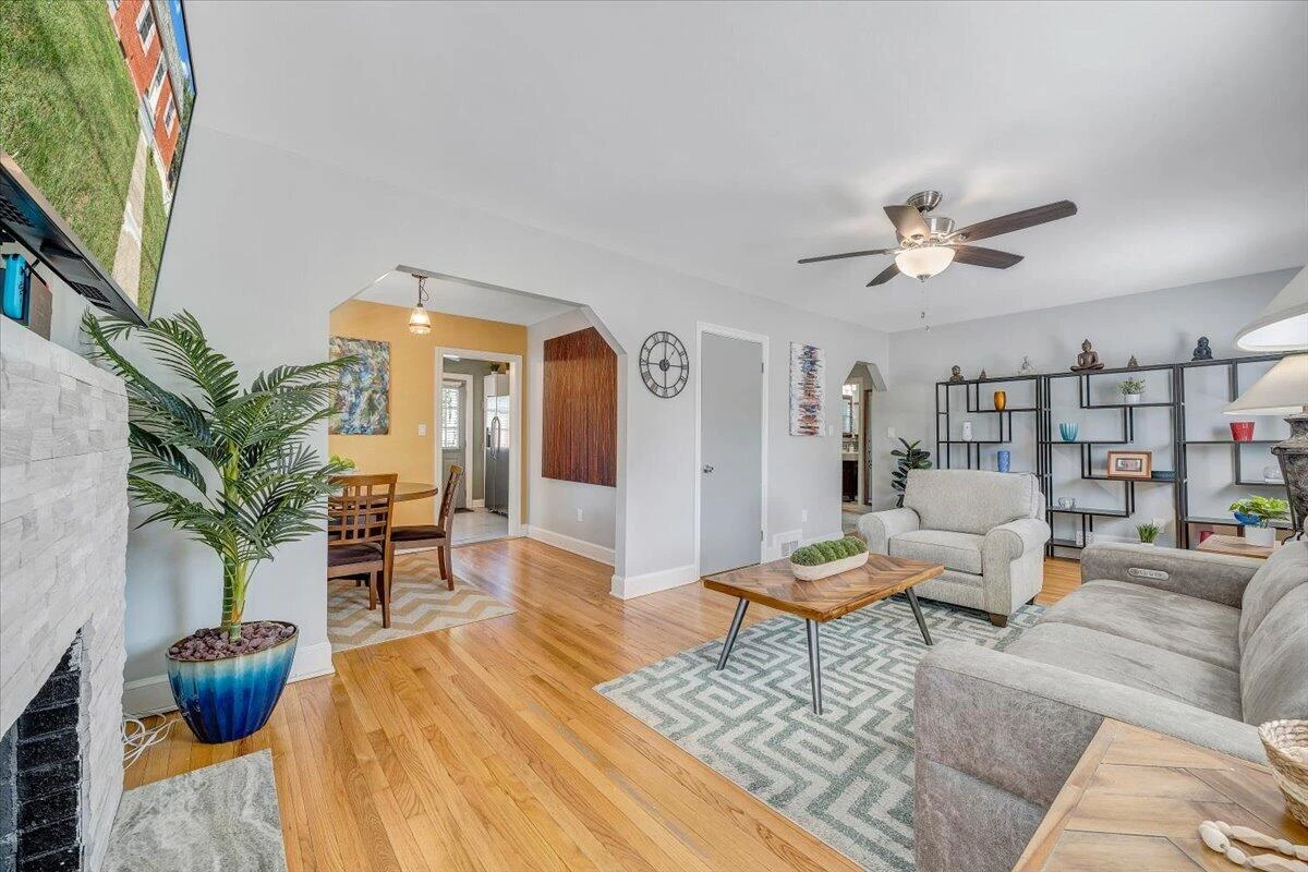 2604 Vancouver DR NW - Photo 10