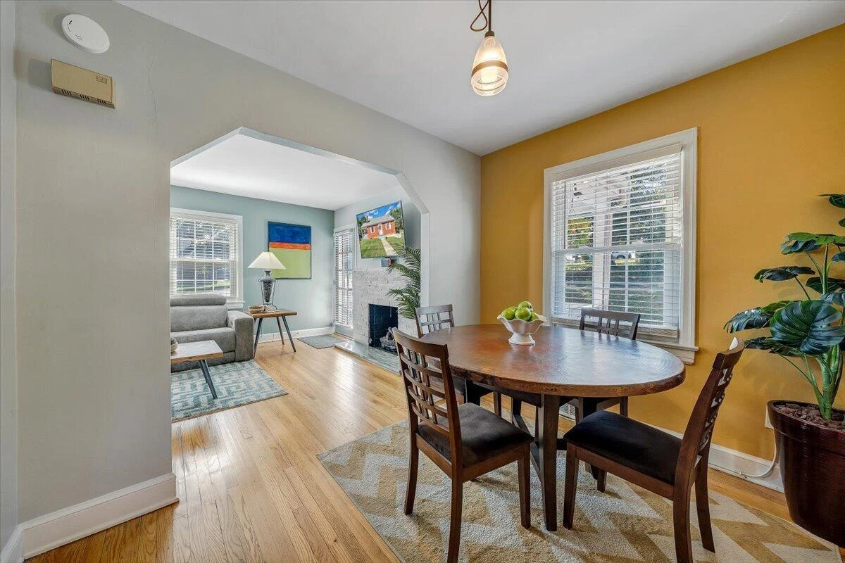 2604 Vancouver DR NW - Photo 14