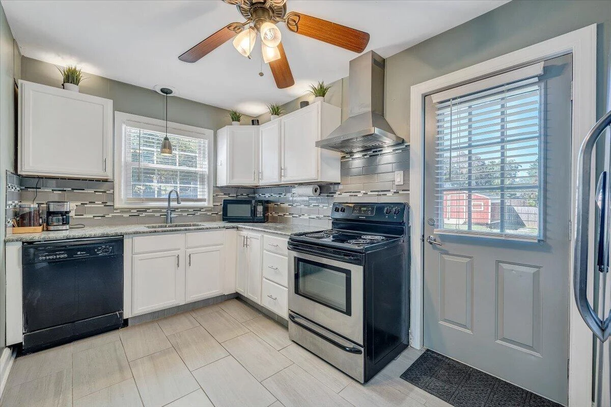 2604 Vancouver DR NW - Photo 15