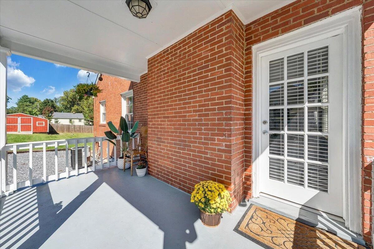 2604 Vancouver DR NW - Photo 32