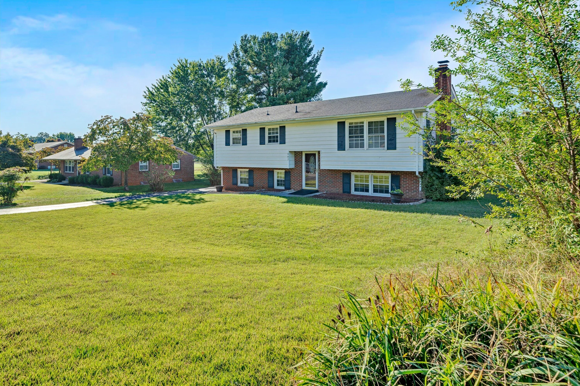 347 Howard DR - Photo 2