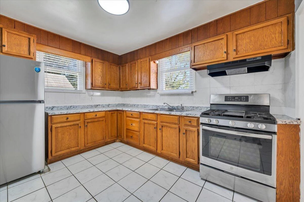 1856 Kenwood BLVD SE - Photo 14
