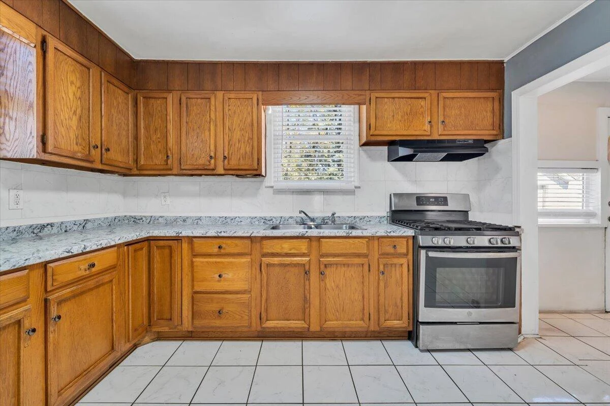 1856 Kenwood BLVD SE - Photo 15