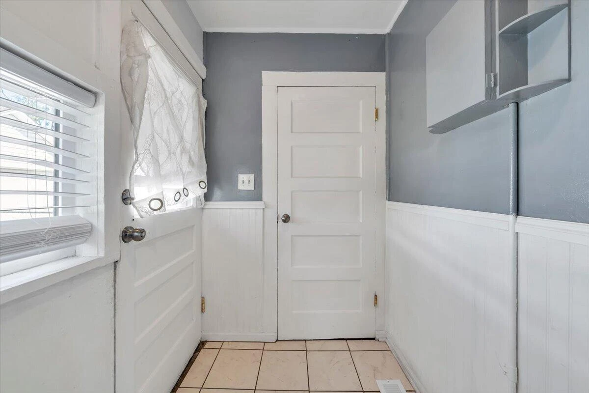 1856 Kenwood BLVD SE - Photo 16