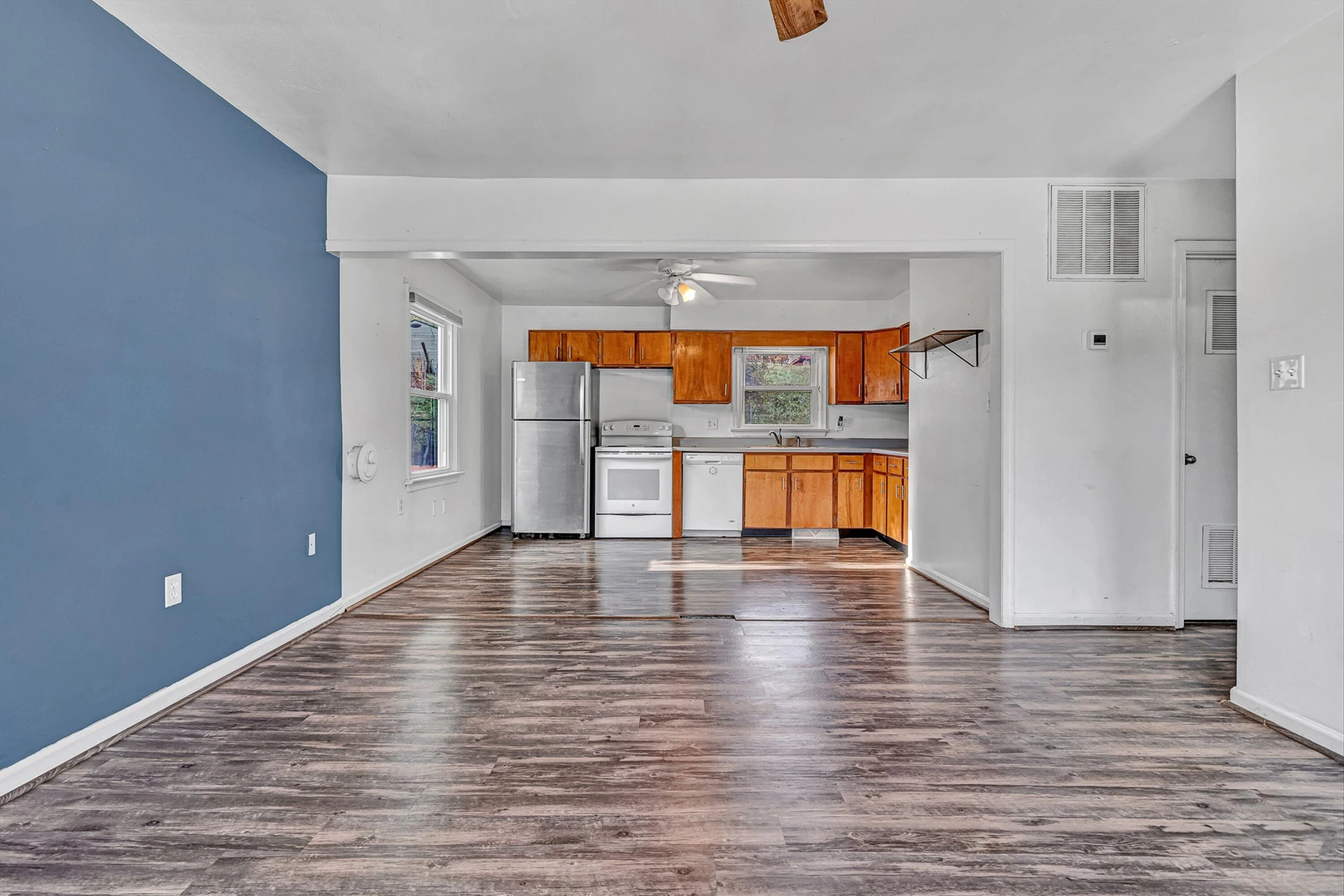 592 Stacie DR - Photo 6