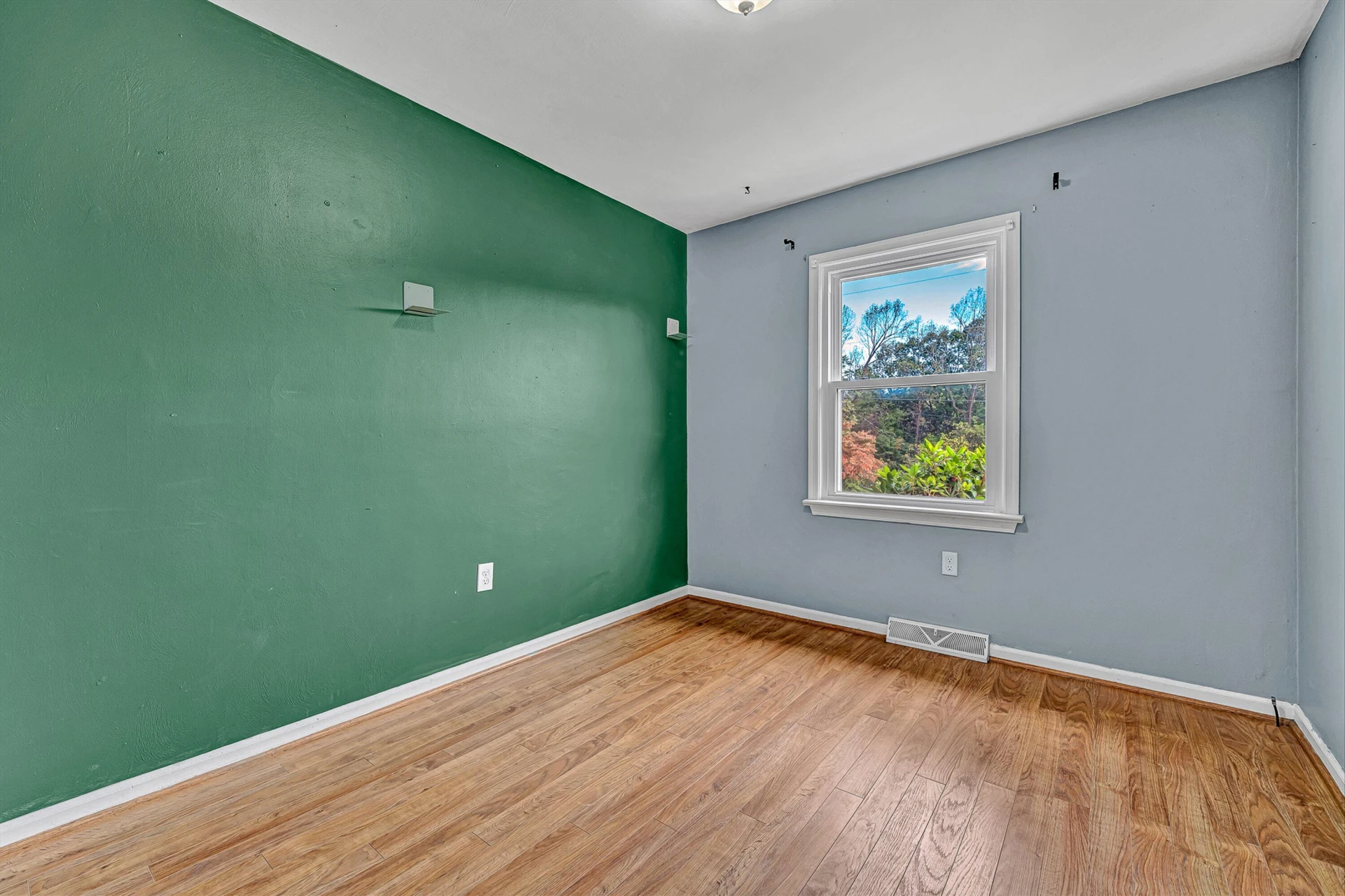 592 Stacie DR - Photo 11