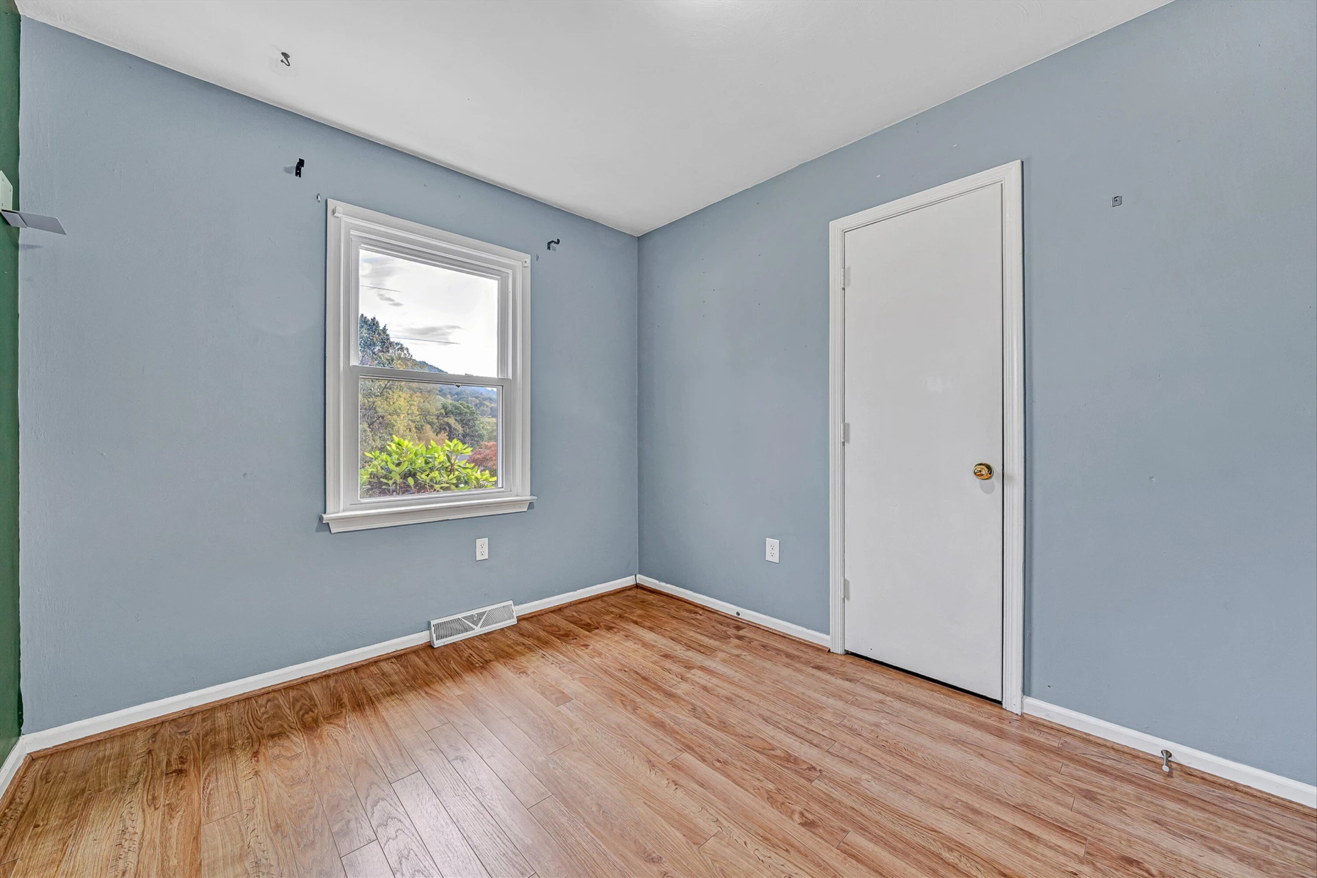592 Stacie DR - Photo 12