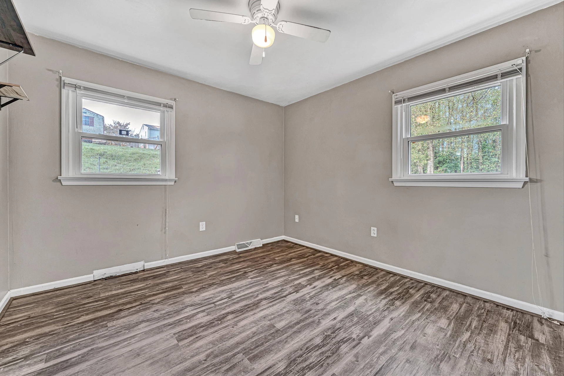 592 Stacie DR - Photo 15