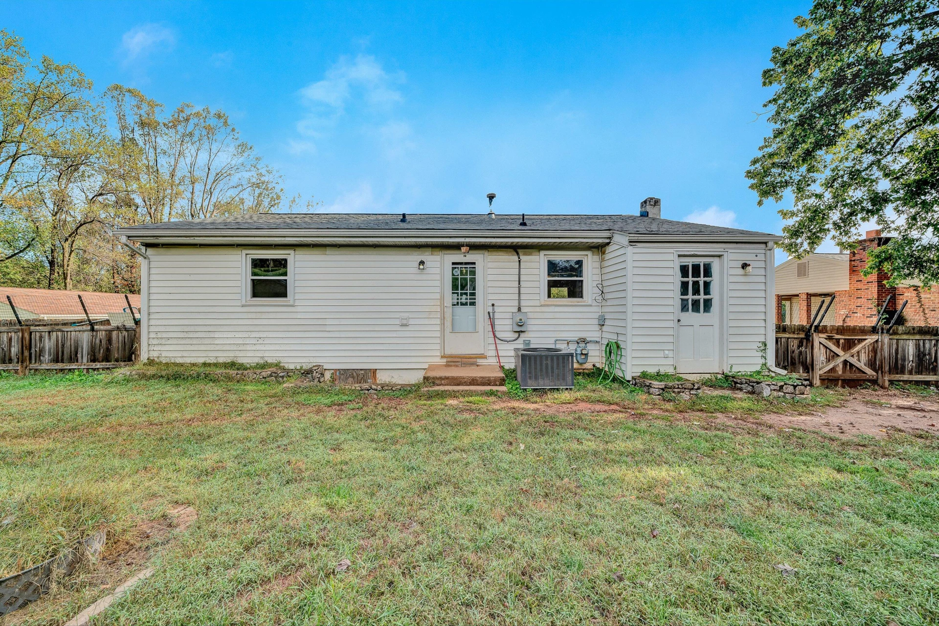 592 Stacie DR - Photo 21