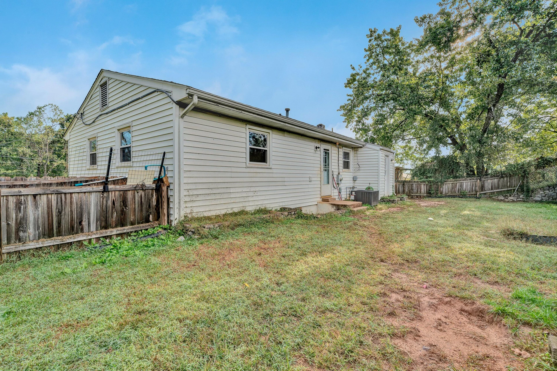 592 Stacie DR - Photo 22
