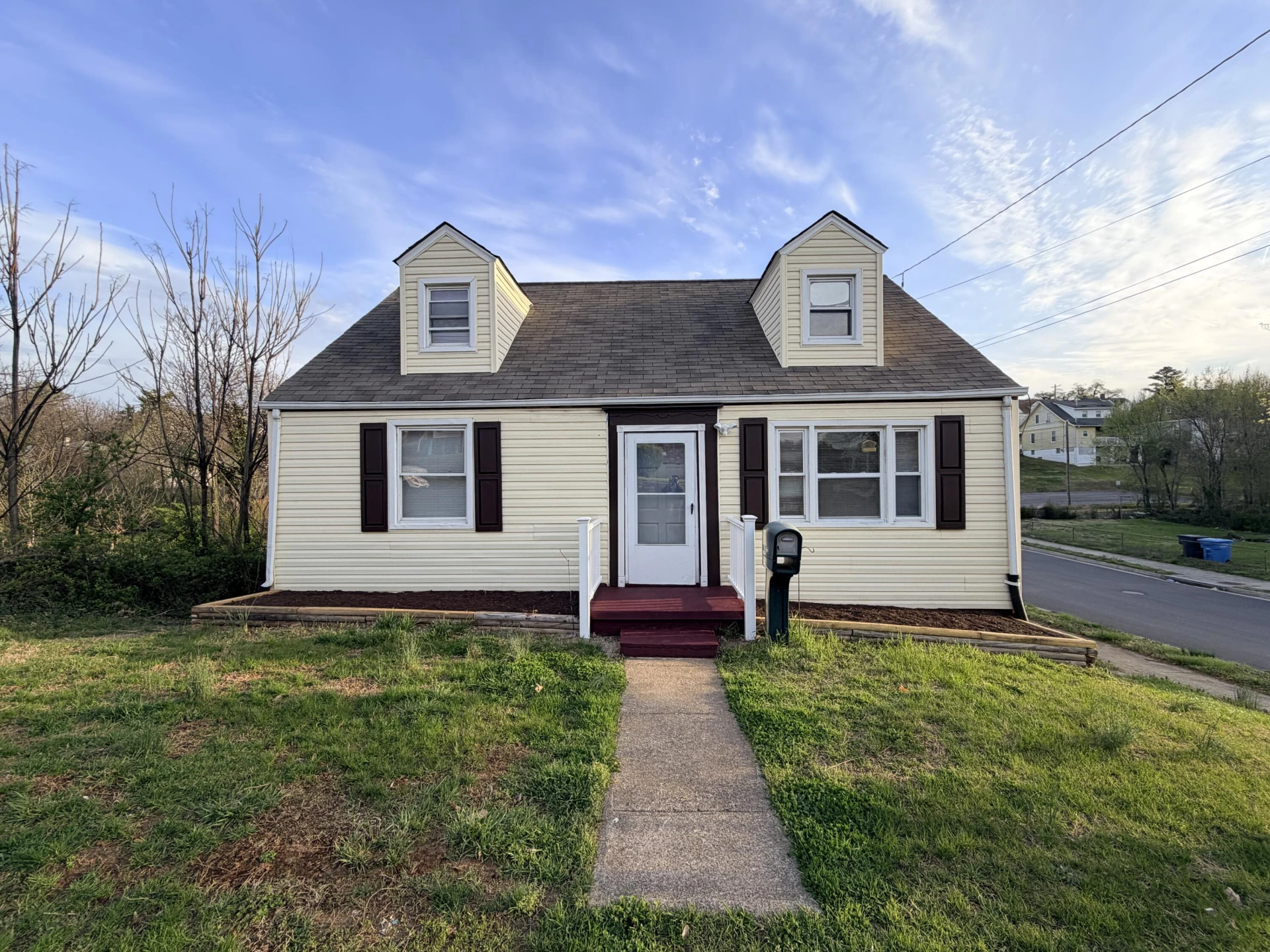 2001 Hanover AVE NW