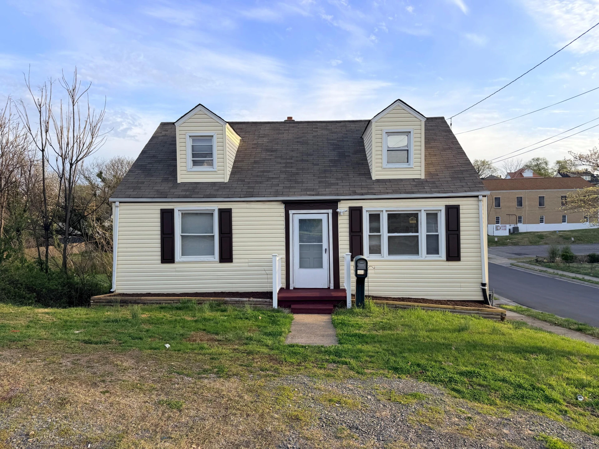 2001 Hanover AVE NW - Photo 2